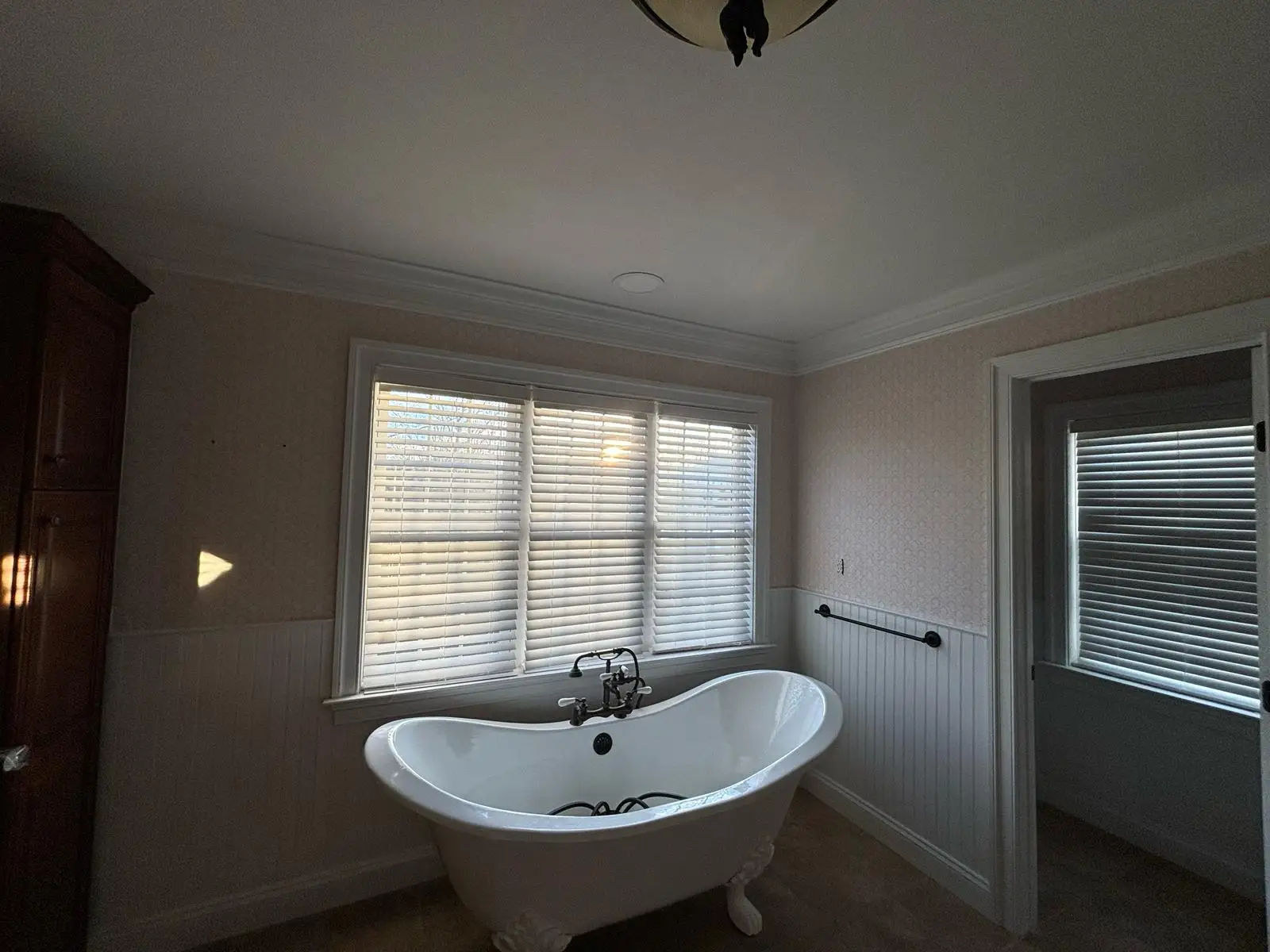Professional wallpaper installation in Silver Spring, MD